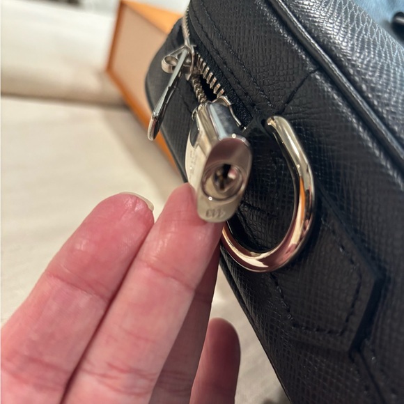 Louis Vuitton Black Briefcase Sleek Professional Design - Picture 3 of 8